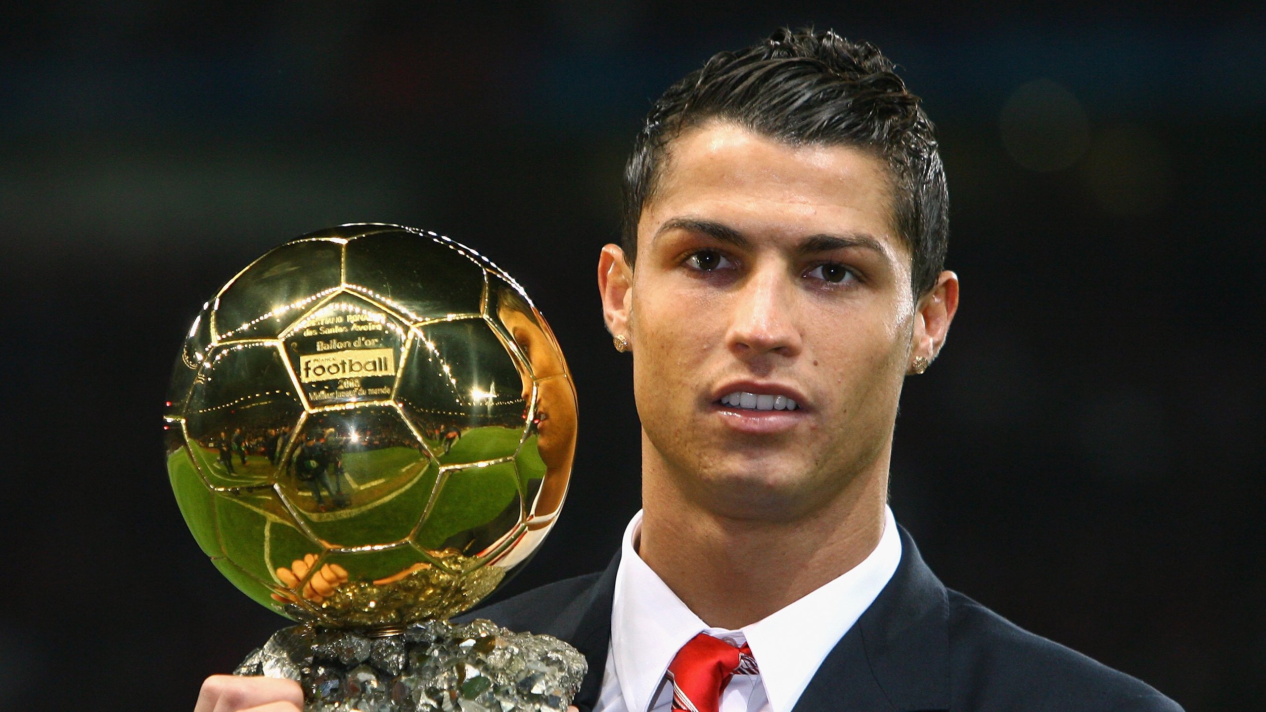 国际雪地足球锦标赛 哈尔滨冰雪大世界临时改装球场迎接八国球队