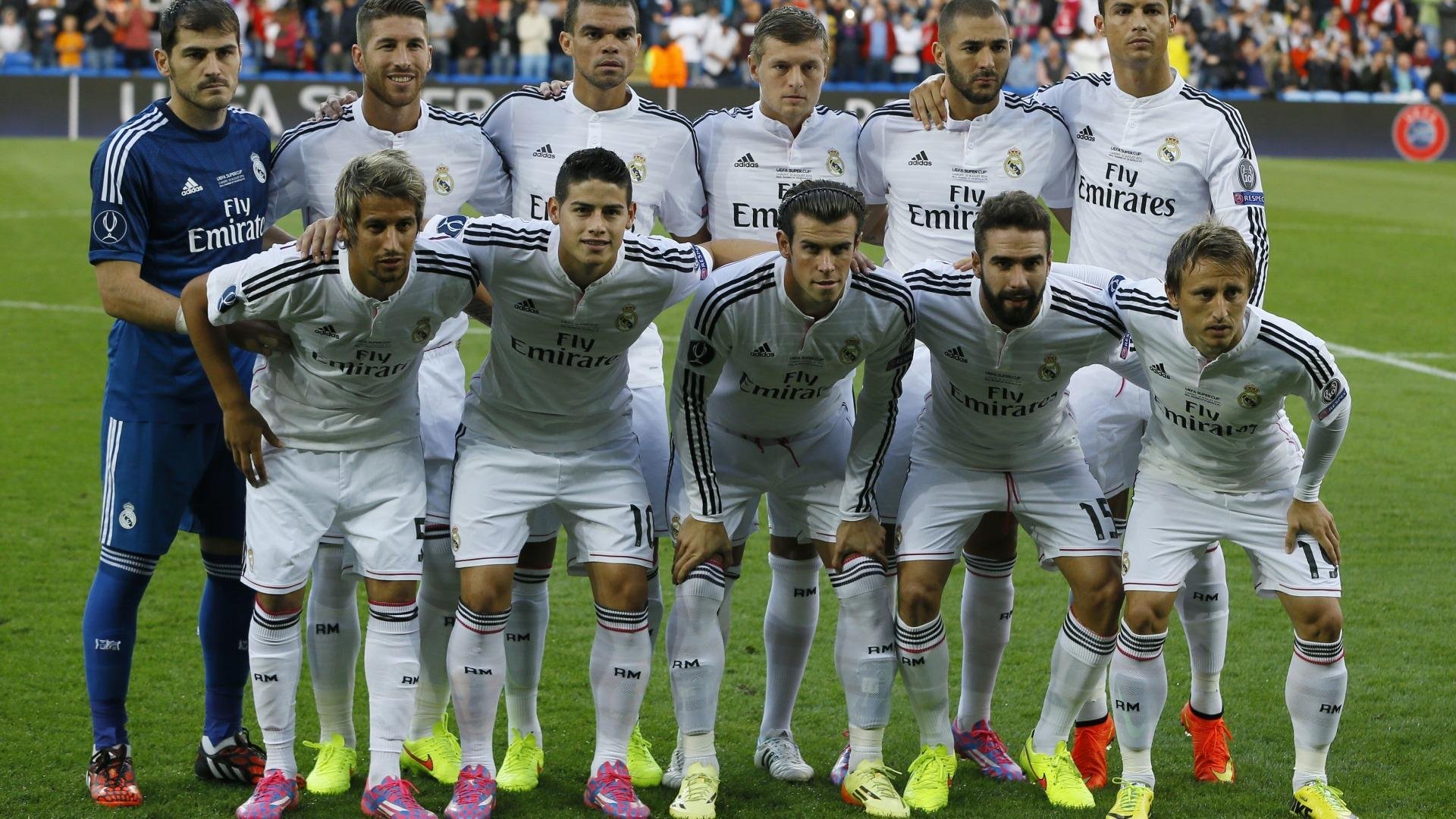 欧冠八强次回合：拜仁1比1曼城 双方在中圈紧紧相拥互相致意