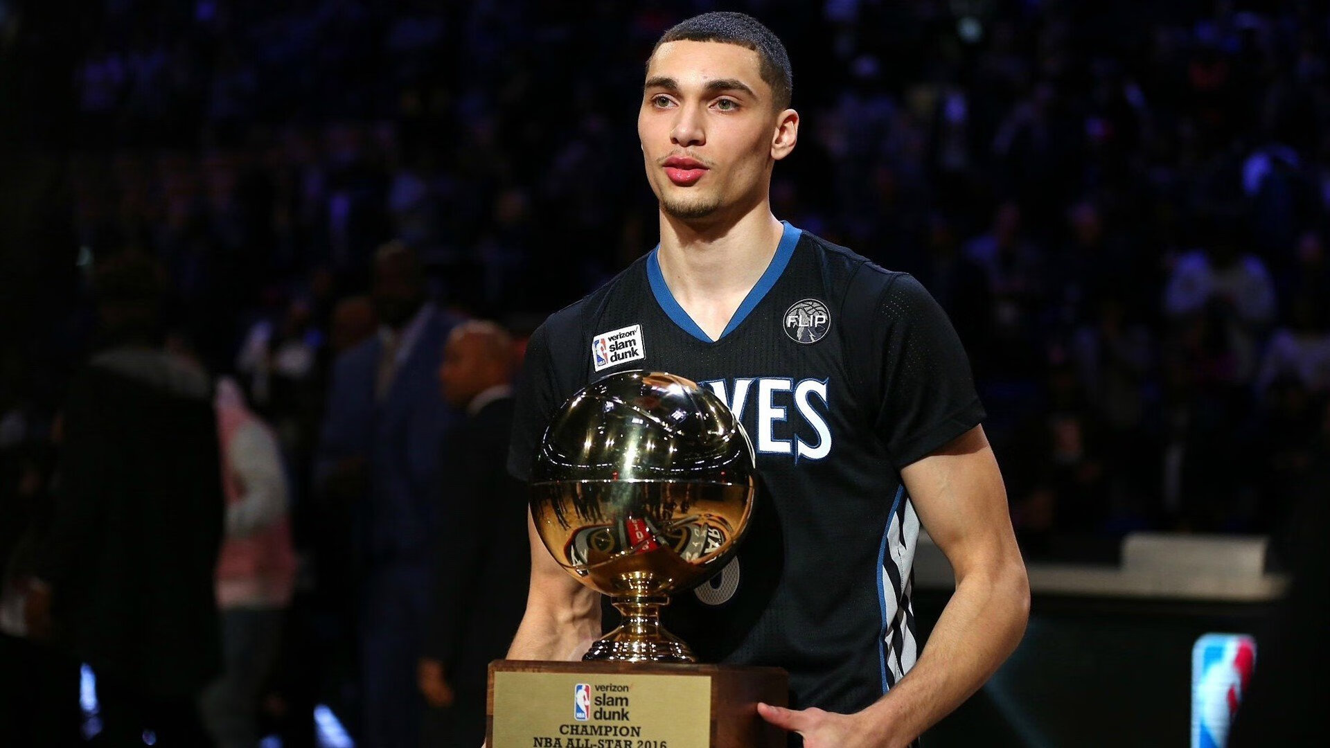 电动方程式Formula E首尔站 雨战频发撞车事故 安全车领跑多圈